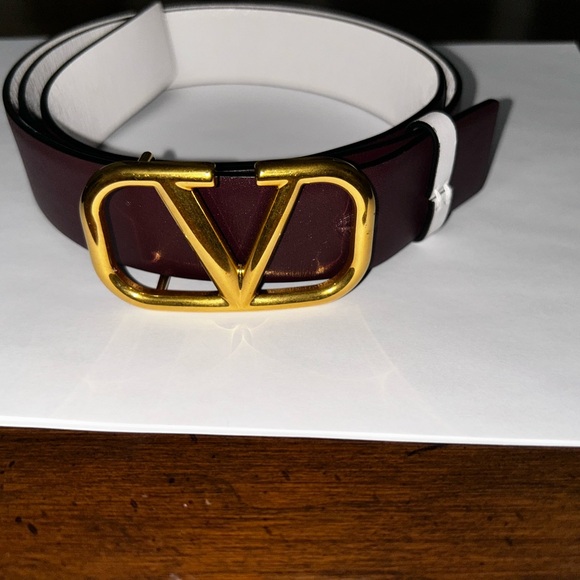 Valentino Gold Logo reversible White/ burgundy Belt - Picture 2 of 6
